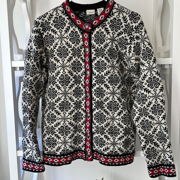 LL Bean 100% Merino Lambs’ Wool Nordic Snowflake Christmas Cardigan Sweater